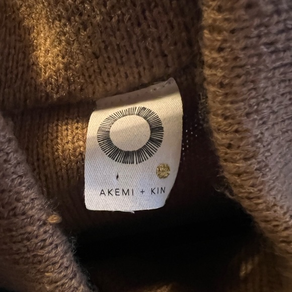 Anthropologie Shiloh Two-Tone Cape with faux leather buckle - Picture 5 of 5